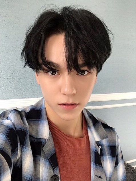 1998O218's tweet photo. 내가제일조아하는솔이셀카 1위 2위 🖤 https://t.co/pN3qa3Sqtp