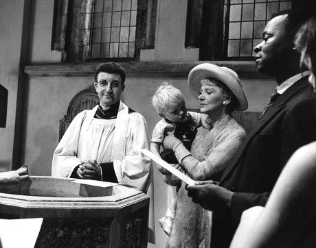 Good morning Twitter 🌞
The excellent #HeavensAbove 1963 is on @TalkingPicsTV at 5.40pm today. The #BoultingBrothers direct. Enjoy!
#PeterSellers #CecilParker #EricSykes #IreneHandl #IanCarmichael #BernardMiles #RoyKinnear #WilliamHartnell #BrockPeters #JoanHickson #ColinGordon