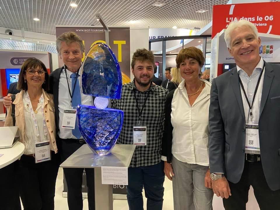 C’est parti pour le premier rendez-vous mondial de l’intelligence artificielle à Cannes. Merci au Département des Alpes Maritimes, à la CASA et à nos verriers biotois d’avoir soutenu notre projet associant la science aux métiers d’arts ! #waicf