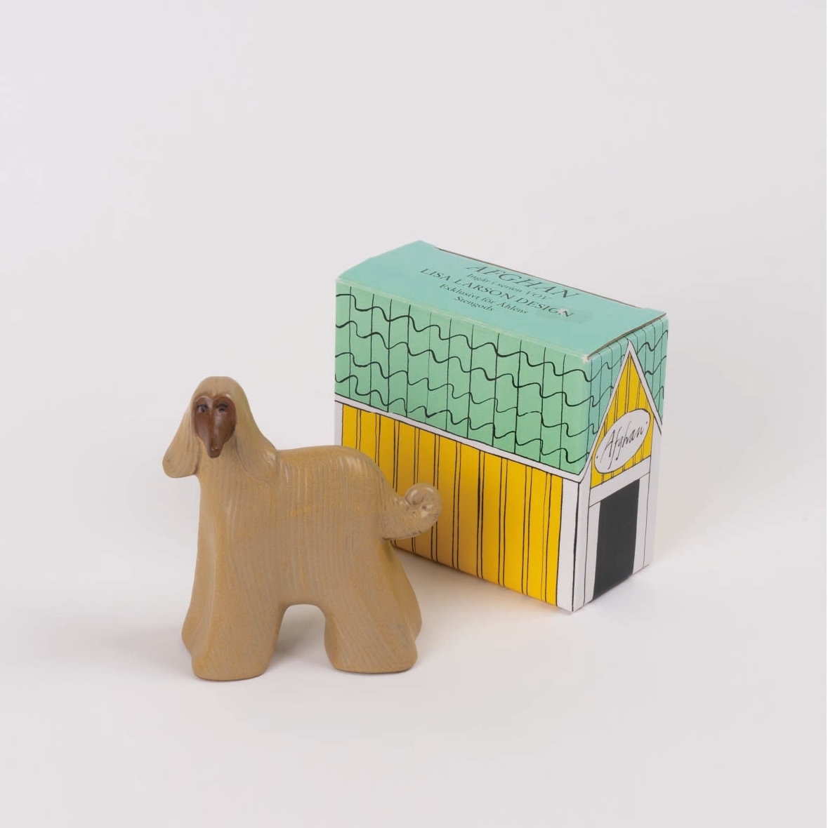 サラサラ毛並みが自慢です” リサ・ラーソンがオーレンス・デパートから