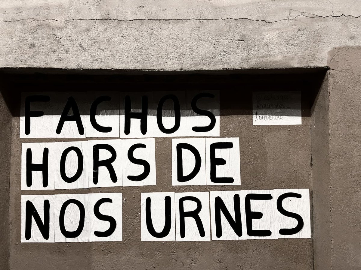 CollagesTLS's tweet image. Collage d'hier soir en vue du second tour des élections présidentielles.
#Toulouse #Collagesféministes #Secondtour
