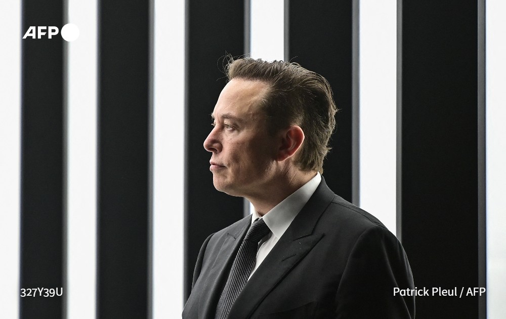 afpfr's tweet image. Elon Musk propose de racheter "100% de Twitter" et de sortir l'entreprise de la Bourse #AFP