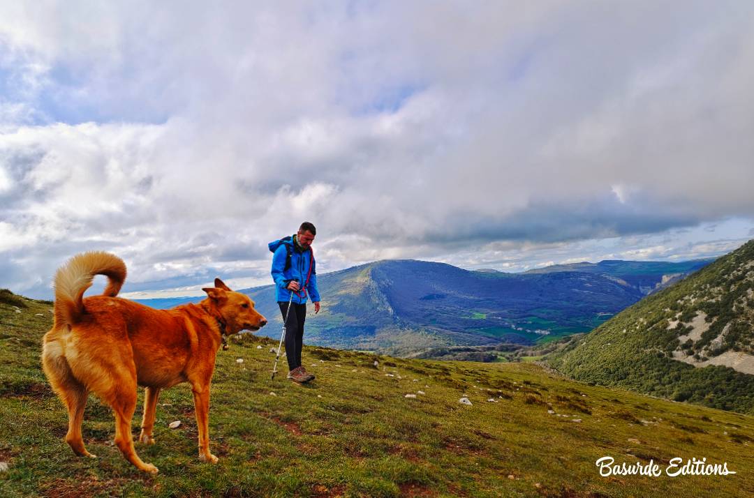 BasurdeEditions's tweet photo. Nada como un poco de monte en vacaciones!! 🏞️🥰
----
#basurde #BeAdventurer
----
#senderismo #total_euskadi #randonnée #themountainiscalling #euskogram #euskadi #naturelover #euskofotos #loves_euskadi #igerseuskadi #LOVES_MOUNTAINS_ #loves_adventure https://t.co/i18ZBiP4Dq