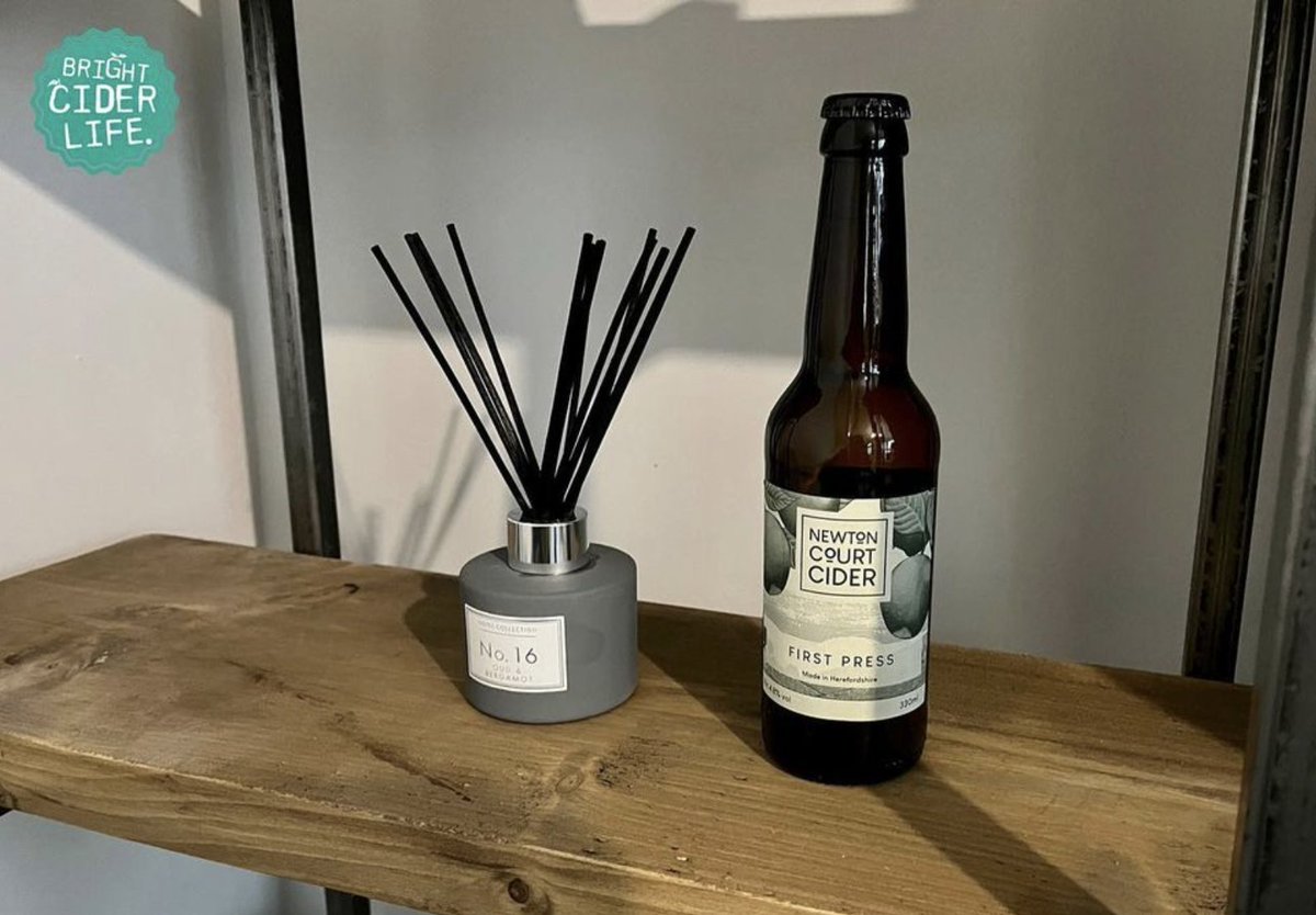 NewtonsCider's tweet photo. Repost @bright_cider_life
First Press / @newtoncourtcider / sparkling / 4.8%
.
Made from eaters including Cox and Russet, this cider definitely piqued my interest and reminded me of the cider from my home county of Kent.
#cider #review #ciderreview #ciderlover #ciderlove https://t.co/WZYIJhJws5