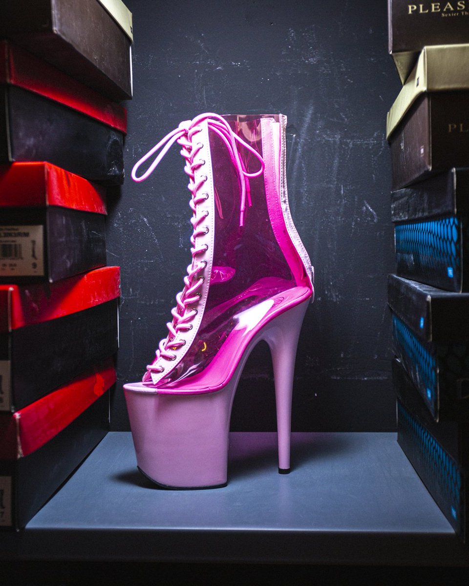 MFetiche_'s tweet photo. Flamingo Boots, especiales para la Peregrinación de este fin de semana!😈 ¿Algún plan en Madrid imperdible además de Inklub éste sábado? Deje su dato aquí 👇 https://t.co/duNBjGFeGB