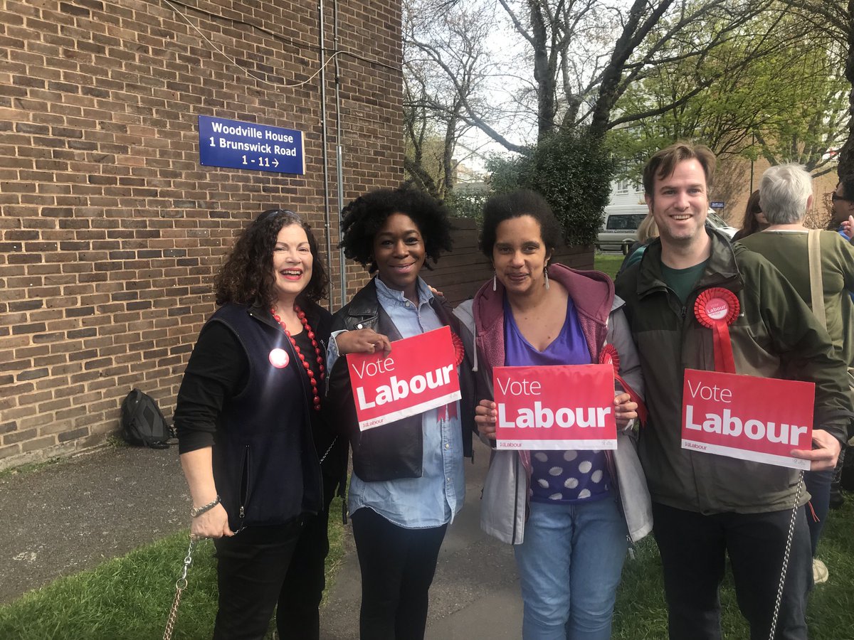 LeonieC's tweet photo. Great crowd out to support the fabulous #SuttonCentral team! https://t.co/b2F9k2H0qy