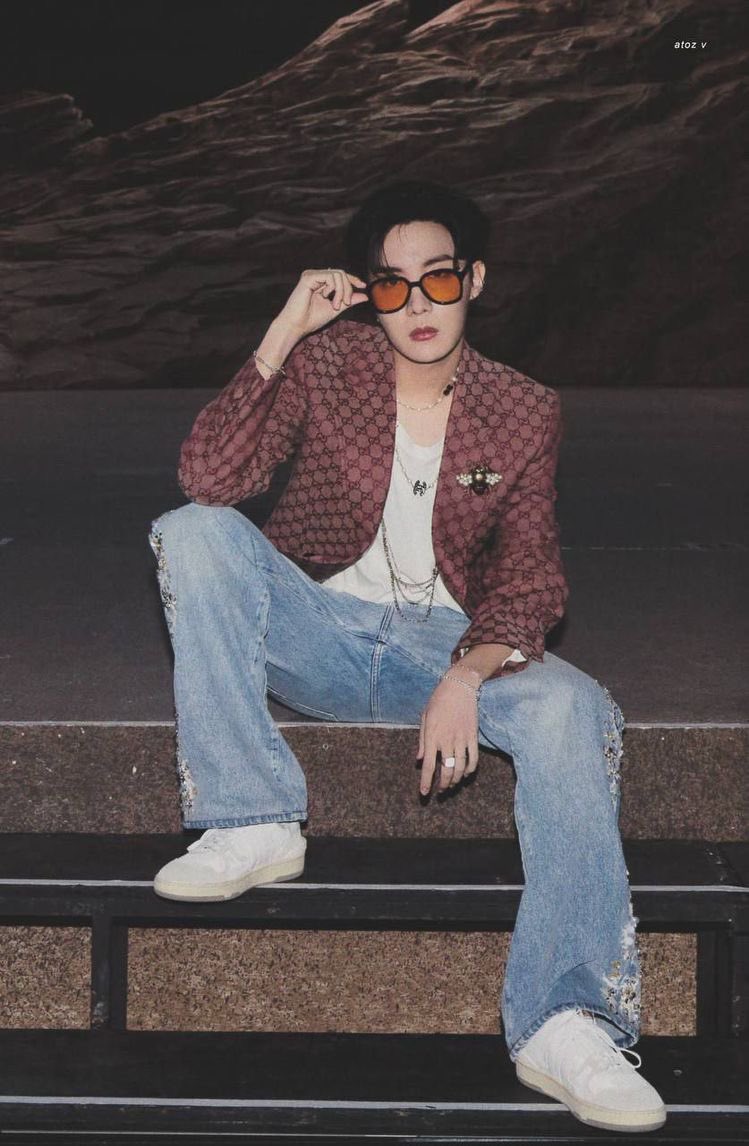 wifejim1n's tweet photo. WE LOVE YOU HOSEOK💜 
#goldenmaindancer #jhope #BTSjhope #JungHoSeok #정호석 #제이홉 #방탄소년단제이홉 https://t.co/DDVhoBOkJo