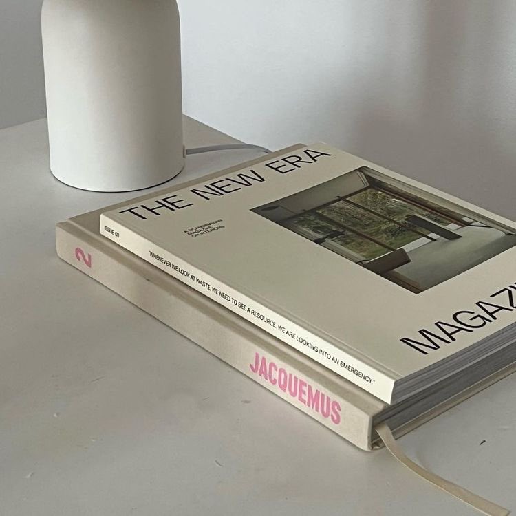 — thursday 🌸🤍