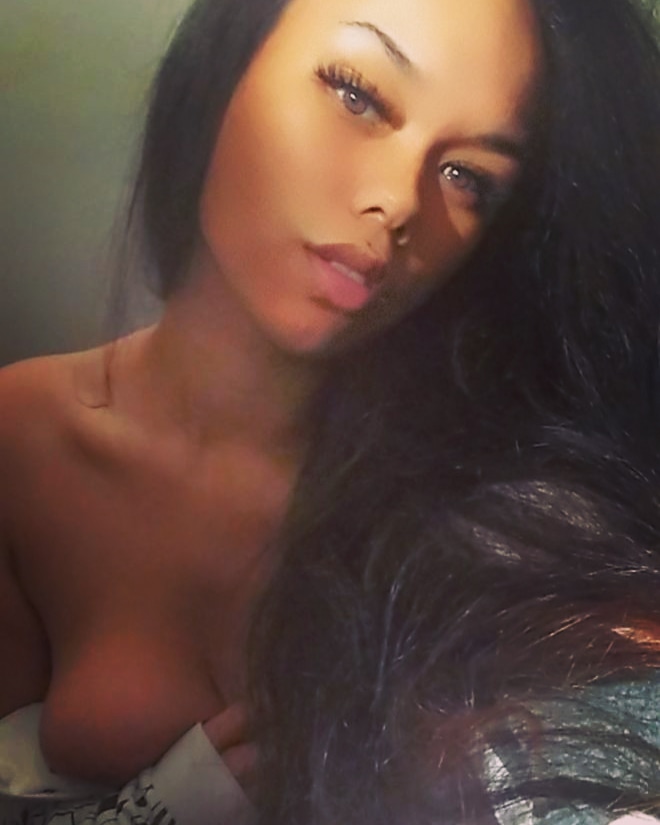 LiloKauhola's tweet photo. Kiss my neck baby. 💋🌹

#Hawaiian #bbc #contentcreators #sellingcontent #vibrator #dildo #fingerme #fuckme #fingering #squirt #creamymami #creampie https://t.co/BUIyNoRWGW