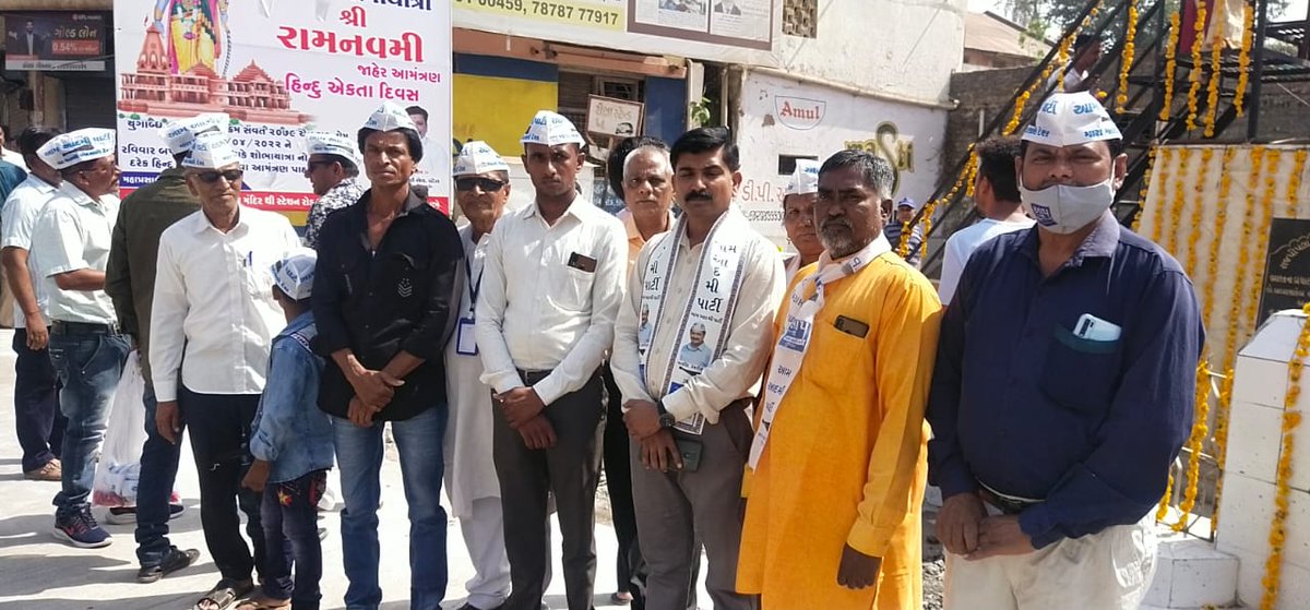 aapnarmada's tweet photo. આજ રોજ ડૉ  બાબા સાહેબ આંબેડકરની 131 મી જન્મ જયંતિ નિમિત્તે રાજપીપલા ખાતે ડો.બાબાસાહેબ આંબેડકરની પ્રતિમાને aap નર્મદા  જીલ્લા ની પુરી ટીમ સાથે પુષ્પહાર અર્પણ કરવામાં આવ્યા.જેમાં ડૉ . બાબાસાહેબ આંબેડકરની જીવન સિદ્ધિઓ વિશે આપનાં પ્રમુખશ્રી અને મહામંત્રી દ્વારા પ્રતિક્રિયા આપવામા આવી https://t.co/OHrldtc0Ka