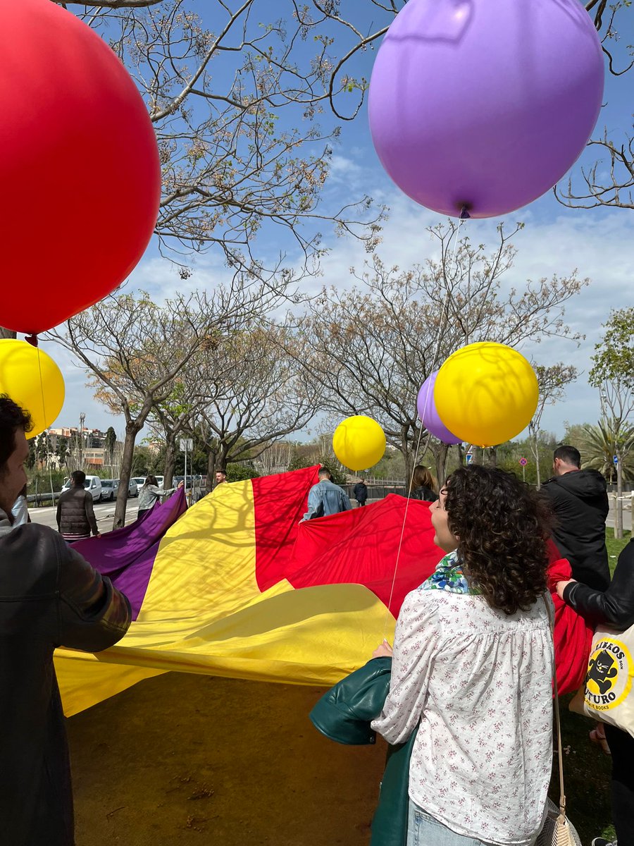 DaniMaBe93's tweet image. Un #14deAbril más rehivindicando la necesidad de una nueva República, entre toda la ciudadanía tenemos que #ConstruirRepública

Des de @jsccatalunya y @JSE_ORG conseguiremos un nuevo país y una nueva República