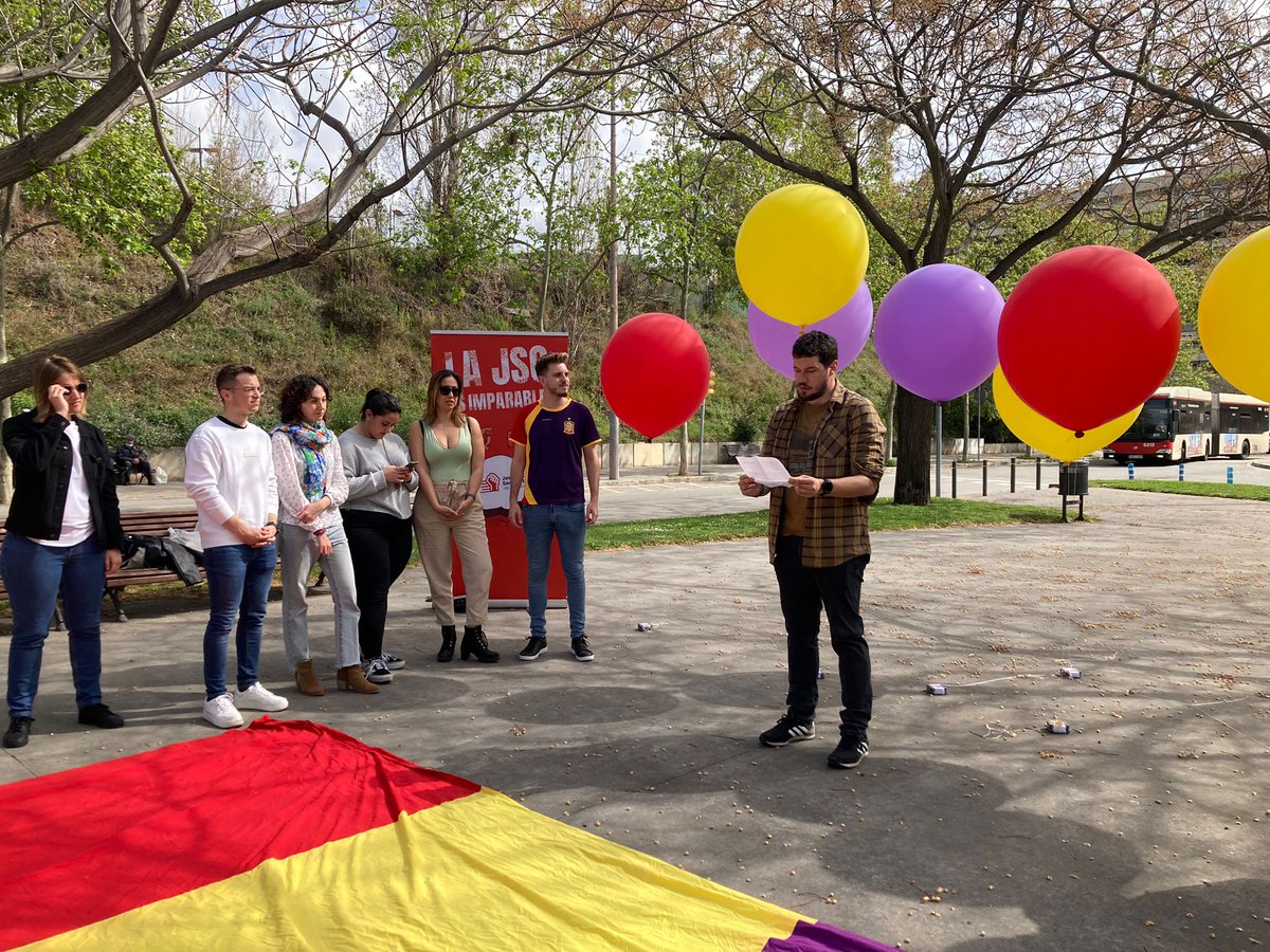DaniMaBe93's tweet image. Un #14deAbril más rehivindicando la necesidad de una nueva República, entre toda la ciudadanía tenemos que #ConstruirRepública

Des de @jsccatalunya y @JSE_ORG conseguiremos un nuevo país y una nueva República