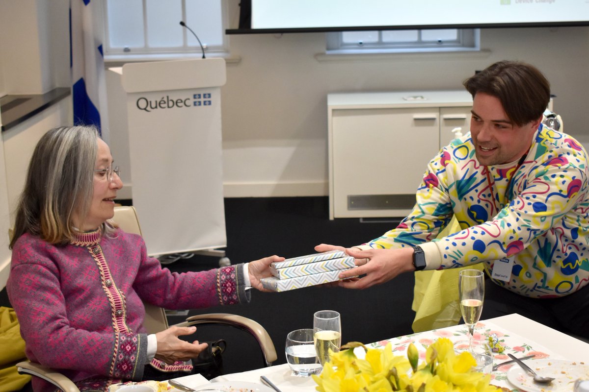 QuebecUK's tweet photo. C’est au tour de notre très chère Brigitte de se laisser « parler d’amour ».❤️
Nous nous sommes réunis pour souligner près de 2⃣5⃣ans au service du #Québec⚜️ à #Londres, à développer les relations politiques avec 🇬🇧🇮🇪🇸🇪🇮🇸🇩🇰🇳🇴🇫🇮! 👏👏
Merci et bonne retraite @BertoutBrigitte! https://t.co/13cWww1Zwb