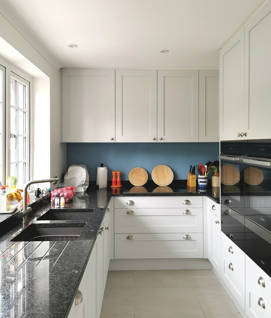 carmelharger's tweet photo. G A I N S B O R O U G H  A V E | ⁠Our clients wanted to keep everything fairly neutral with the occasional flashes of colour through accessories and glass. ⁠ https://t.co/rSSse8fsI6