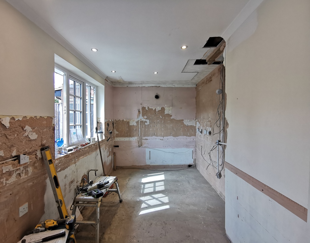 carmelharger's tweet photo. G A I N S B O R O U G H  A V E | ⁠Our clients wanted to keep everything fairly neutral with the occasional flashes of colour through accessories and glass. ⁠ https://t.co/rSSse8fsI6