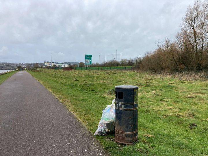 NationalSpringC's tweet photo. Blackrock Cleanup Group did a fantastic job at their #2minutestreetclean in #Cork recently, just look at all of that rubbish! Be sure to do one of your own and tag The National Spring Clean! #SDGsIrl #SpringClean21 https://t.co/iUMA83kXtE