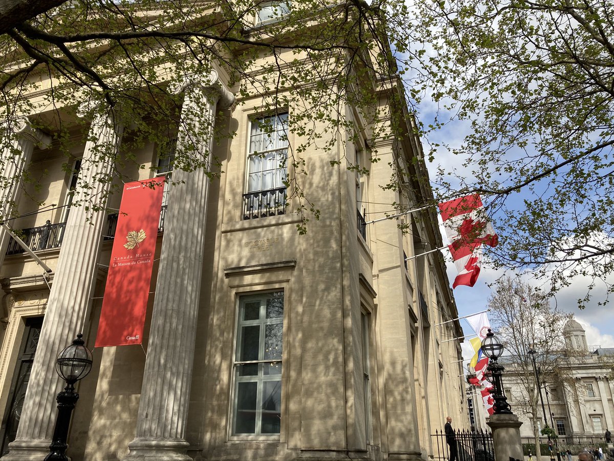 Always proud to see the Maple Leaf! Beautiful sight at Trafalgar square <a href="/CanadianUK/">CanadianUK</a>!