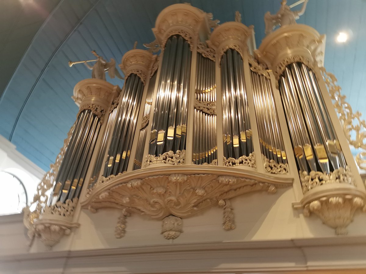 Wat een feest en voorrecht om vanmiddag op het Naber- orgel van Sliedrecht te mogen spelen tijdens een viering van de school waar ik jaren met vreugde heb gewerkt 🙏