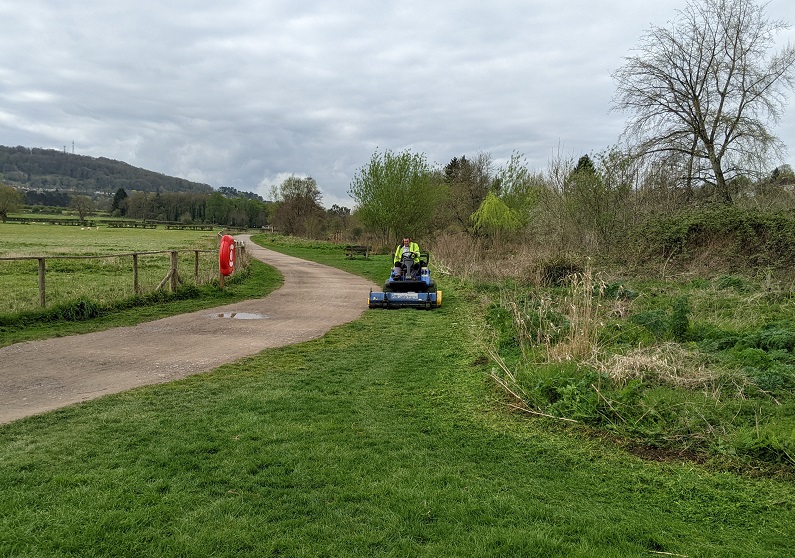 Big thanks to the National Trust ... and great timing ahead of the Easter weekend for the first mow of the season along Bathampton Meadows Riverside.   @NTBathSkyline @TGBoden <a href="/Bathscape/">Bathscape</a> <a href="/bathamptonpc/">Bathampton Community</a> <a href="/batheastonpc/">Batheaston</a>