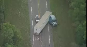 sarahbrosario's tweet photo. #TrafficAlert: #HIllsborough: Deadly crash involving a semi truck and a sedan shuts down US-301 between McIntosh and Stacy Rd. in #Thonotosassa SR-39 and Morris Bridge Rd are alternate options. #TrafficOn10 https://t.co/RWXZZShRYM