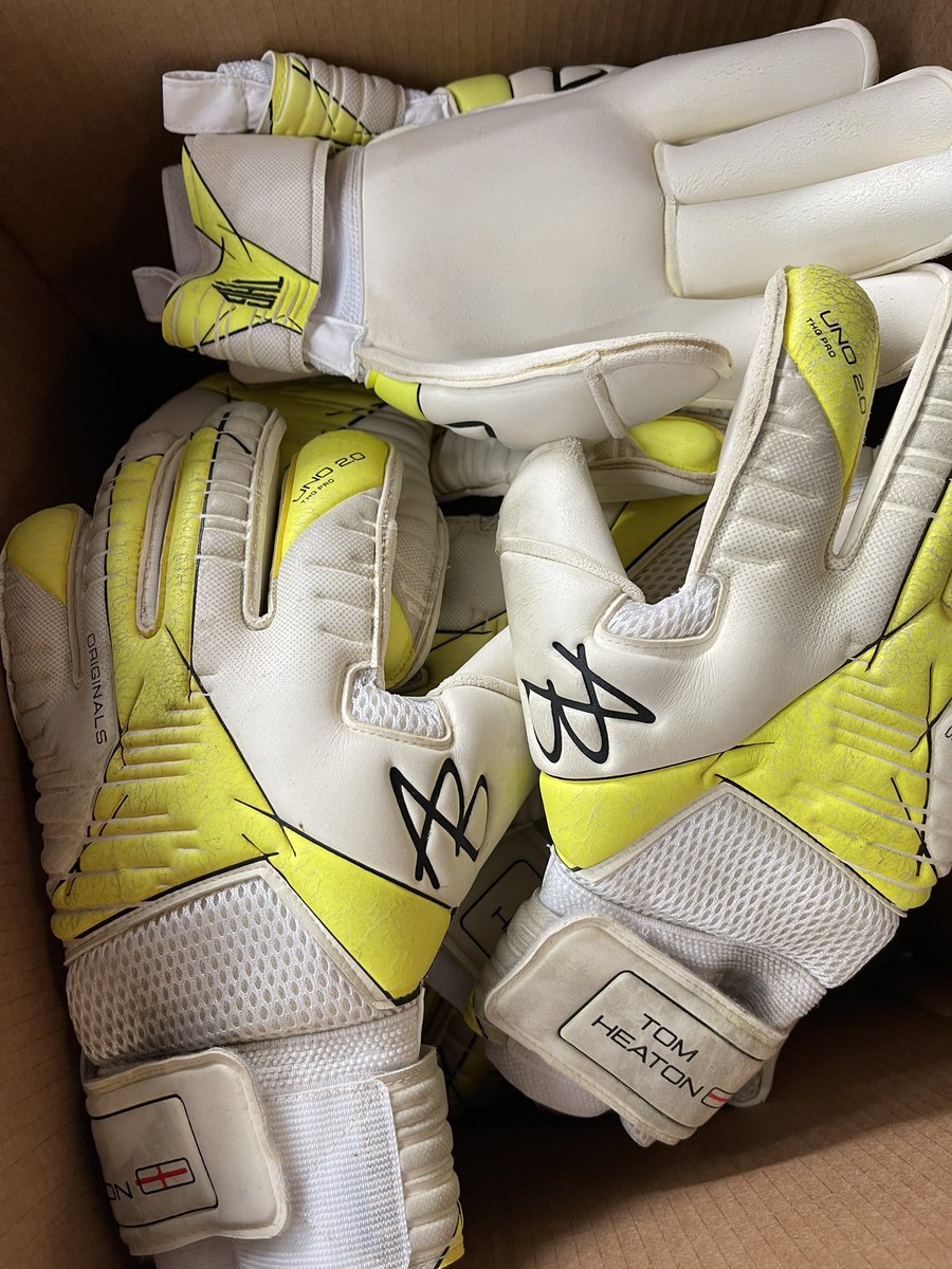 When the Pros send you their old gloves 🧤🧤🧤🧤🧤
Thank you <a href="/TomHeatonGK/">Tom Heaton</a> ❤️🤍
It’s that time of year keepers send us your old gloves as the season ends.
#gkunion #goalkeepergloves #goalkeepers