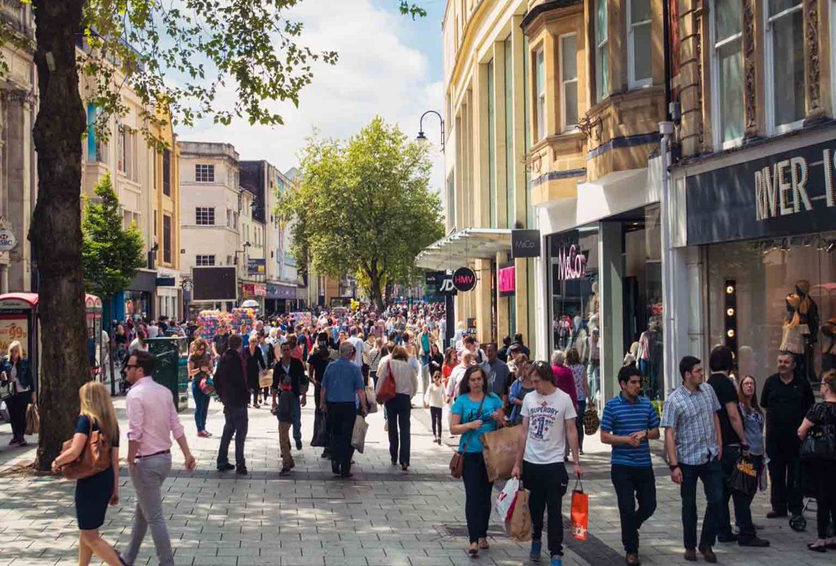 📖 Investor demand for #commercialproperty remains healthy with mountains of capital ready to be deployed across all sectors.

Some headwinds - including rising build costs &amp; interest rates &amp; ESG considerations.

View our April Property Snapshot 💭 ow.ly/ixbe50IJCYU