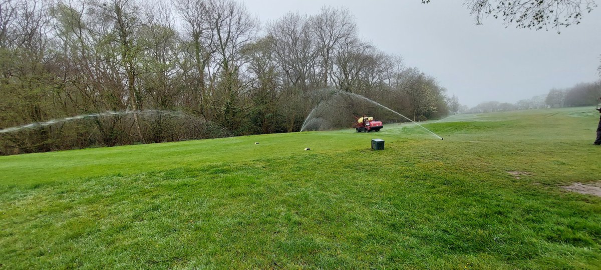 KeepingGreens88's tweet photo. That's greens, tees and approaches all sprayed with their monthly application of wetting agent. Tees and approaches with the Aquazorb and the greens with Zipline @BulburyWoodsGC @Aquatrols @AgrovistaAMNTY https://t.co/hJNos681cT