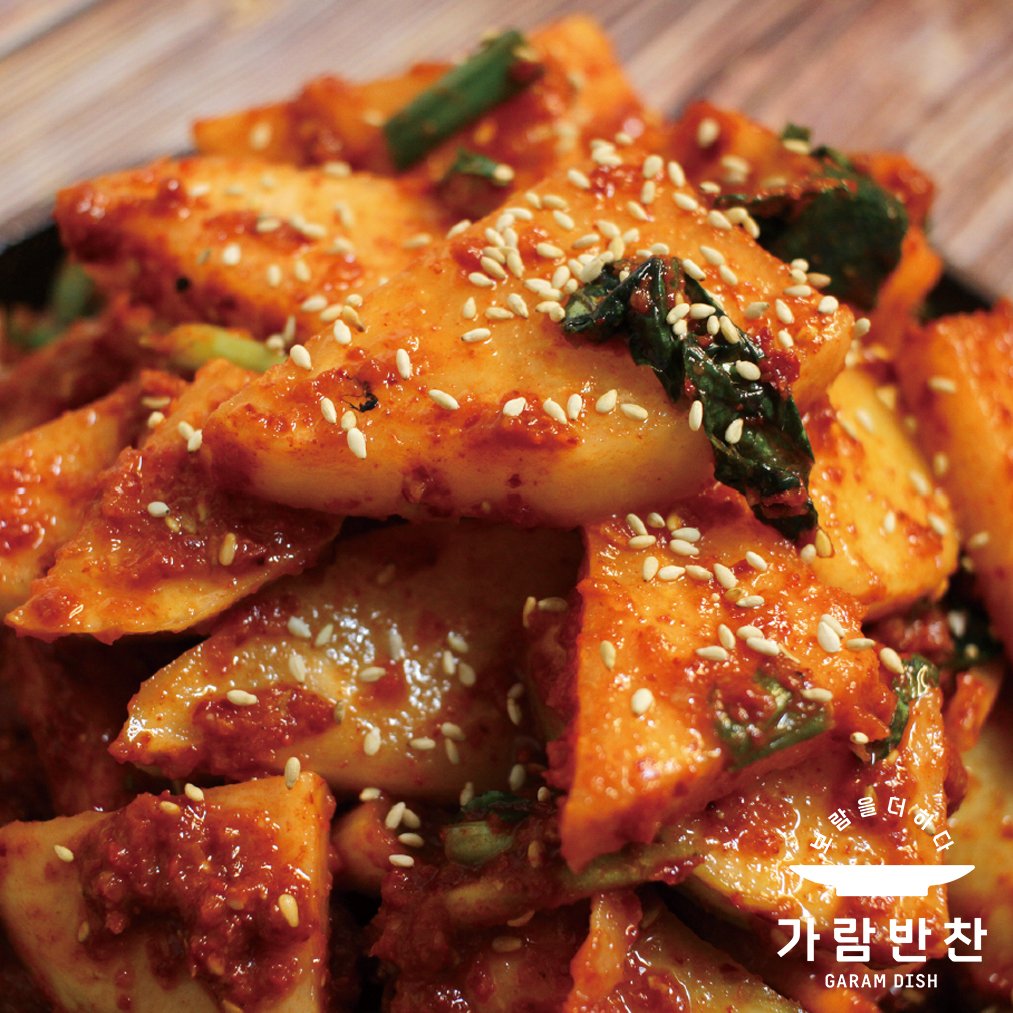 garambanchan's tweet photo. <알티이벤트>
과일을 갈아서 절여내기 때문에 오독오독한 맛이 익을때까지 지속되는 가람반찬의 미친× 석박지!! 제주월동무와 태양초고춧가루로 만들어요. 인기가 대단합니다. 연일매진이에요~😎 팔로우+알티하신 분들 중 2분께 보내드립니다!! https://t.co/XkVvZBltqE https://t.co/t0wPx0dKSc