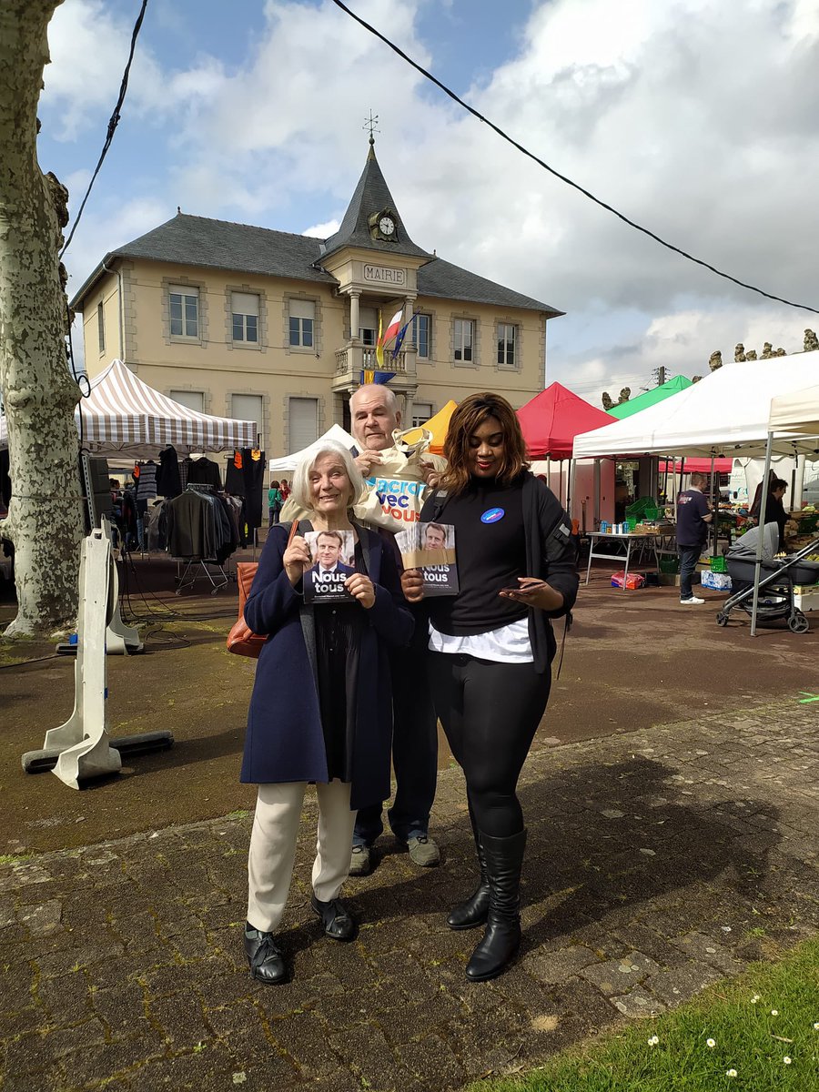 EnsembleCit64's tweet photo. Nos équipes sont là ! #avecvous à Pau, Bizanos, Salies, Gan, pour échanger sur un programme d’ambition pour la France 🇫🇷 et l’Europe 🇪🇺 !

#Macron2022 #AvecNous #5ansdeplus https://t.co/RZesmfEIxb