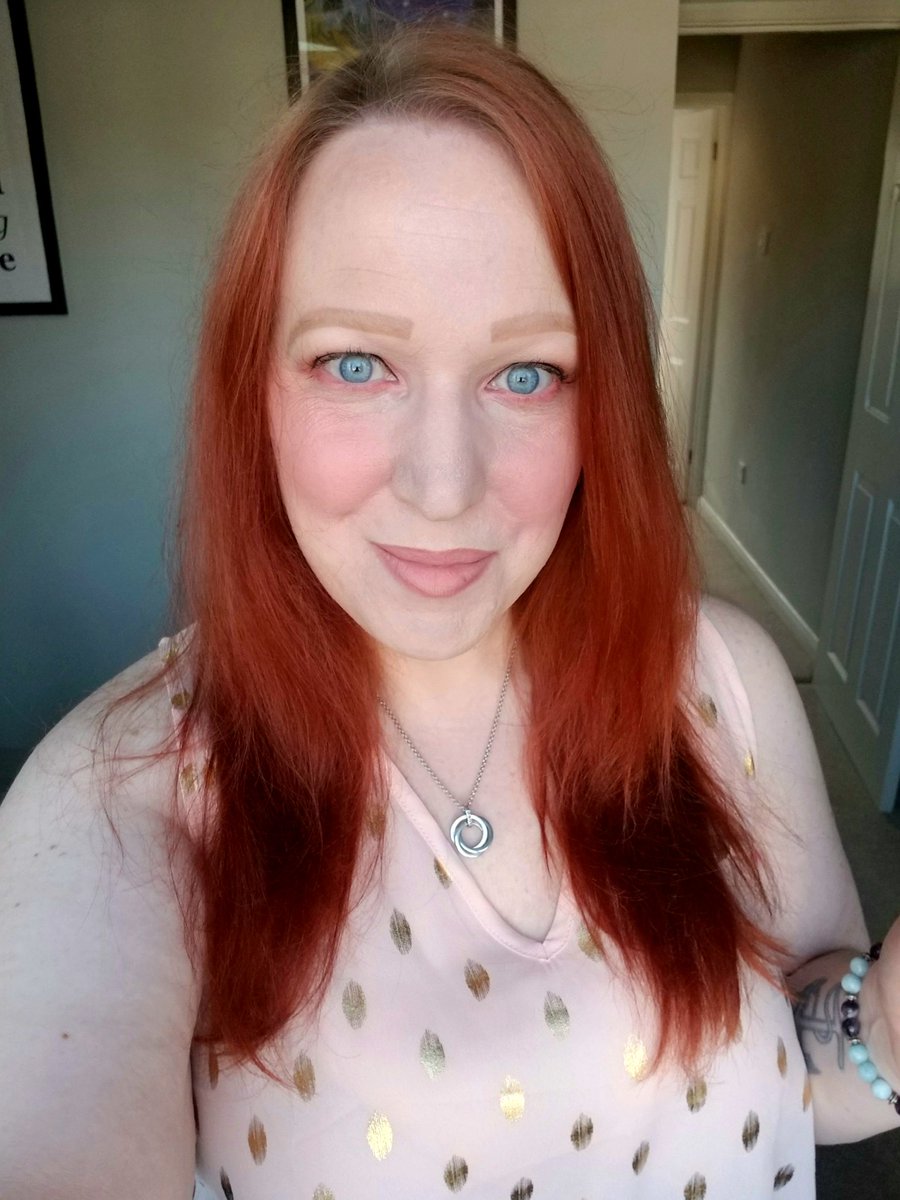 RealMrsAFrench's tweet photo. It's my Friday! I'm so ready for a long holiday weekend!
#thursdayvibes #holidayweekend #LongWeekend #Easter #flowytop #RedHeadedWoman #blueeyes #work #Editor https://t.co/pMXLodgf9R