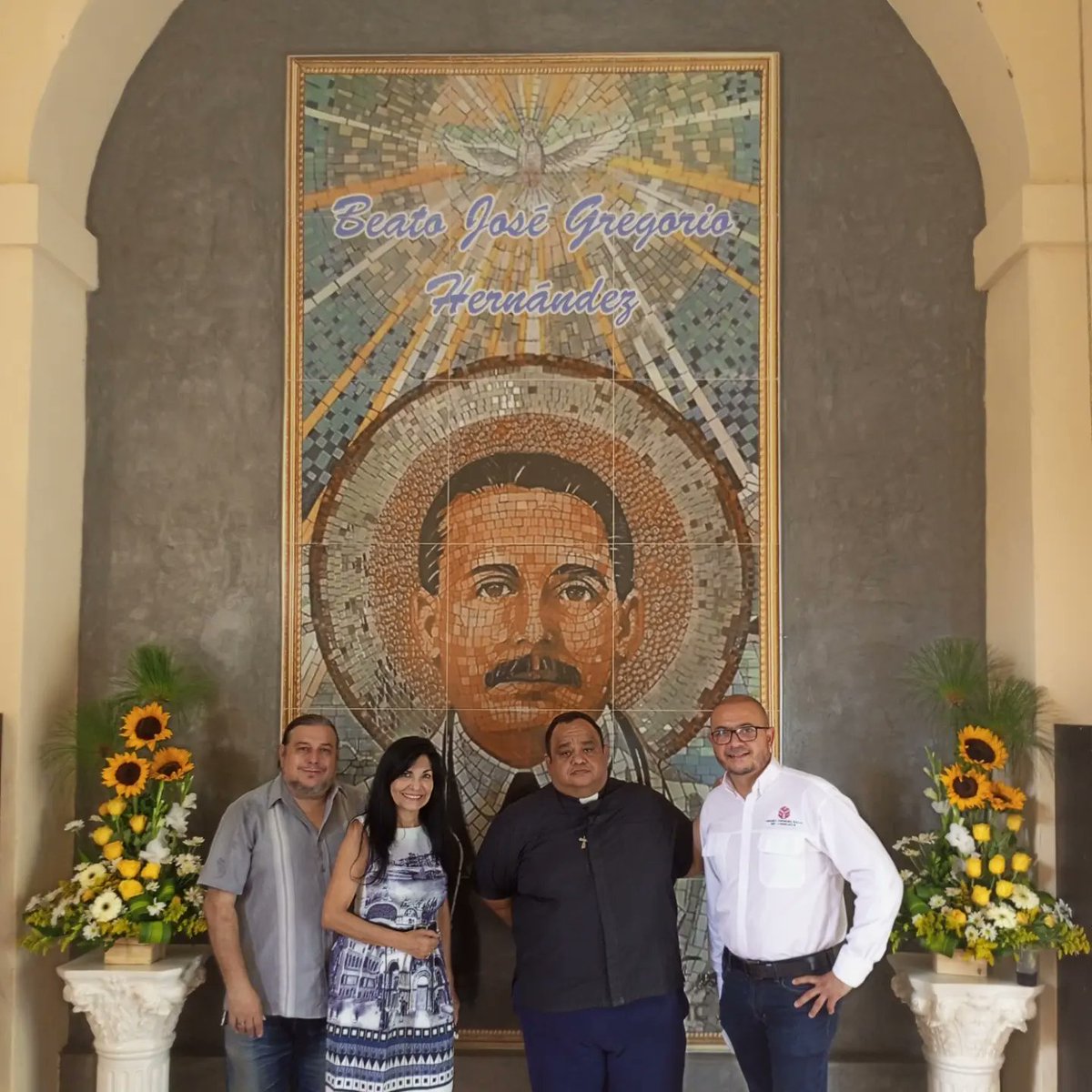 Nuestra Iglesia San Francisco cuenta ahora con un bonito mural cerámico del Dr. José Gregorio Hernández donado por <a href="/lapieldetuhogar/">Cerámica Carabobo</a> Cerámica Carabobo, mi primera casa laboral donde crecí como persona y trabajador.
Así el Centro Histórico de Valencia crece en patrimonio y emoción.
