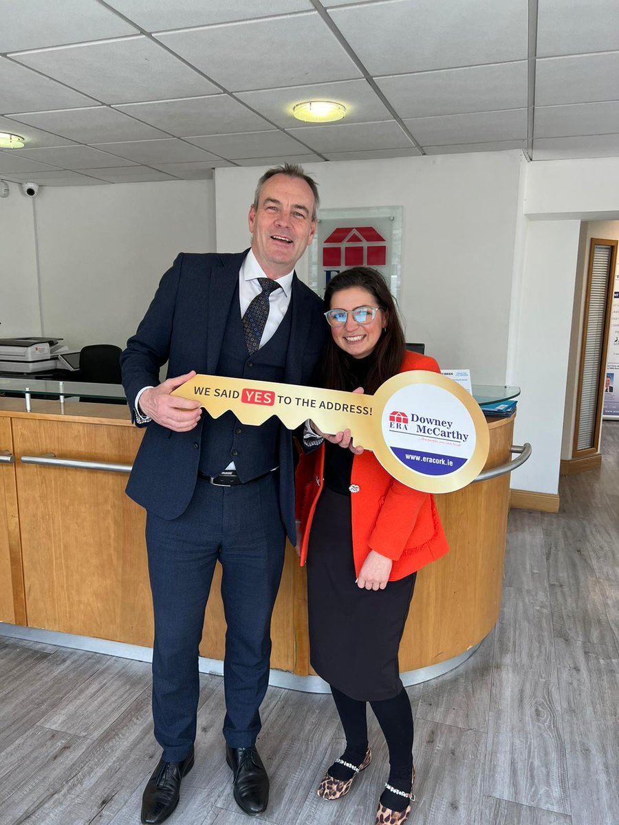 DowneyMcCarthy's tweet photo. They said #YESToTheAddress! 😍🔑 Congratulations to the new owners of Hillcrest, who collect the keys to their forever home last week 🏡 wishing them the very best &amp; thank you to the vendors for trusting us with the sale of their property 👏 #cork

https://t.co/xLgPcflVtz https://t.co/8uroGAF6jP