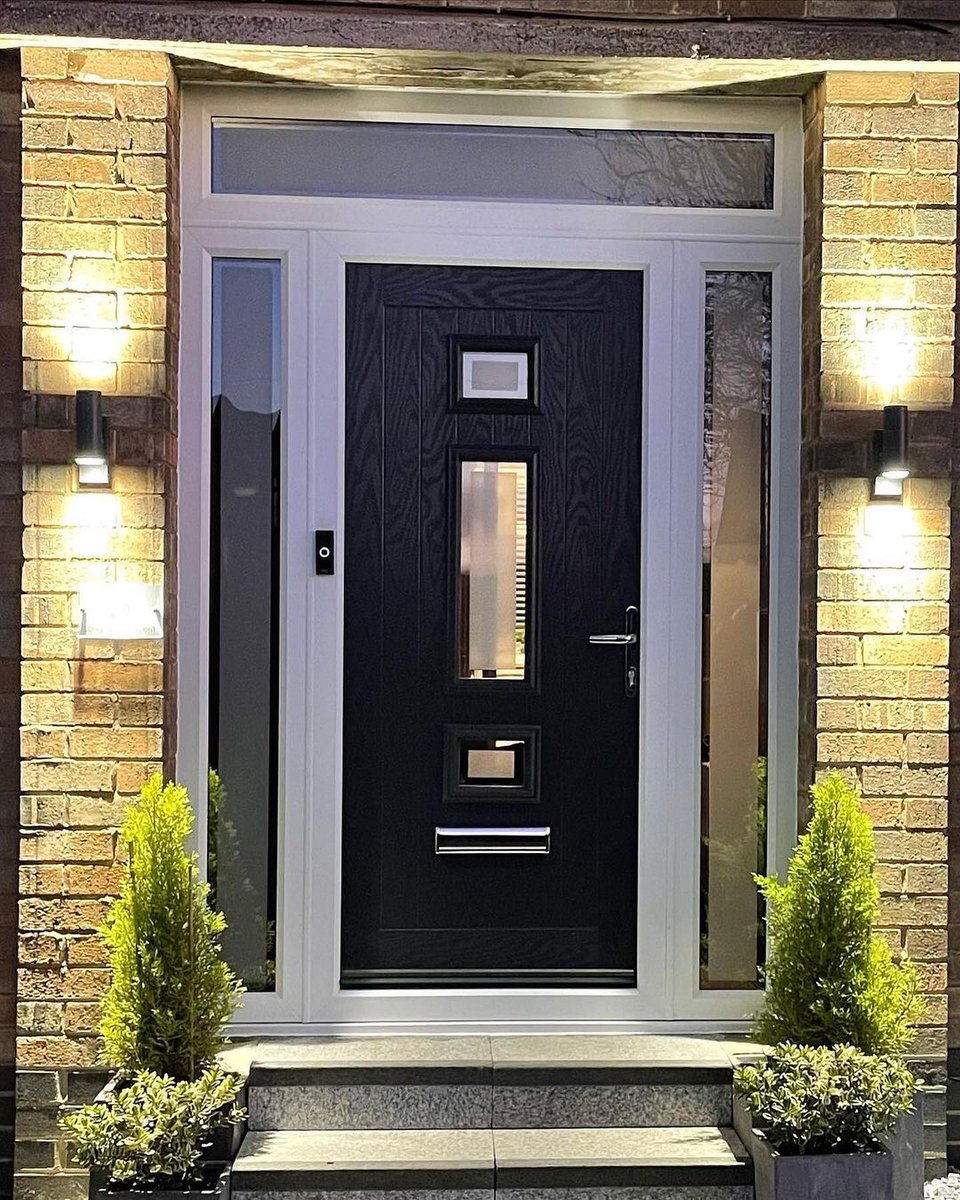WARWICK_DEV_LTD's tweet photo. Wow! What a difference a new door can make π€©πβ¨
Composite door and frame supplied by #warwickdevelopment. Fitted by @_jgjoinery ππ»ππ»
#housetohome #sheffield #compositedoors #newlook #homeimprovements #ukmanufacturer #tradesupplier #southyorkshire https://t.co/8ieD8C1hvp