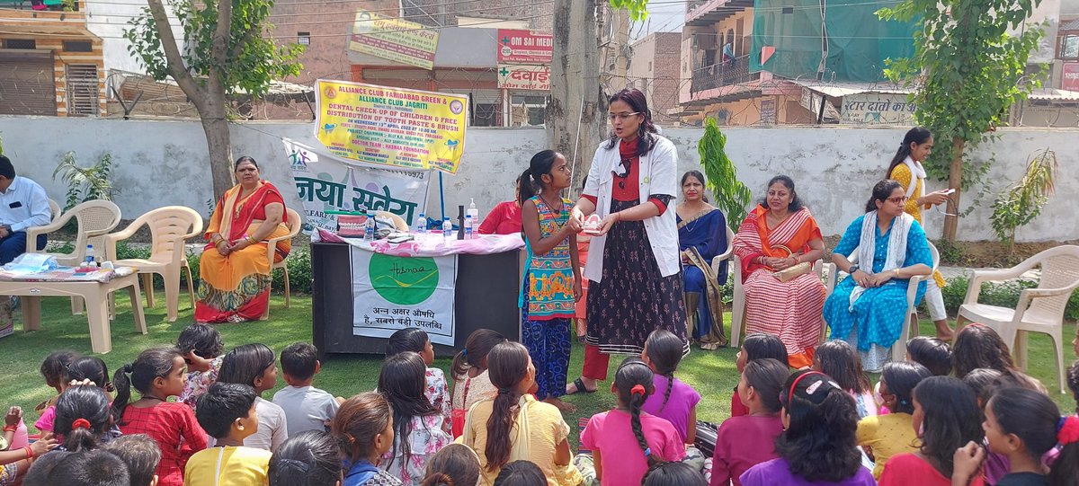 dr_mandakini's tweet photo. An Oral Hygiene Awareness Session and Free Dental Check up Camp was organised for school children on Wed, 13th April, 2022 by Team HASNAA. 

Correct toothbrushing techniques and mouth rinsing techniques were taught to the kids. Free toothbrushes and toothpastes were distributed. https://t.co/rrRXG4tO62