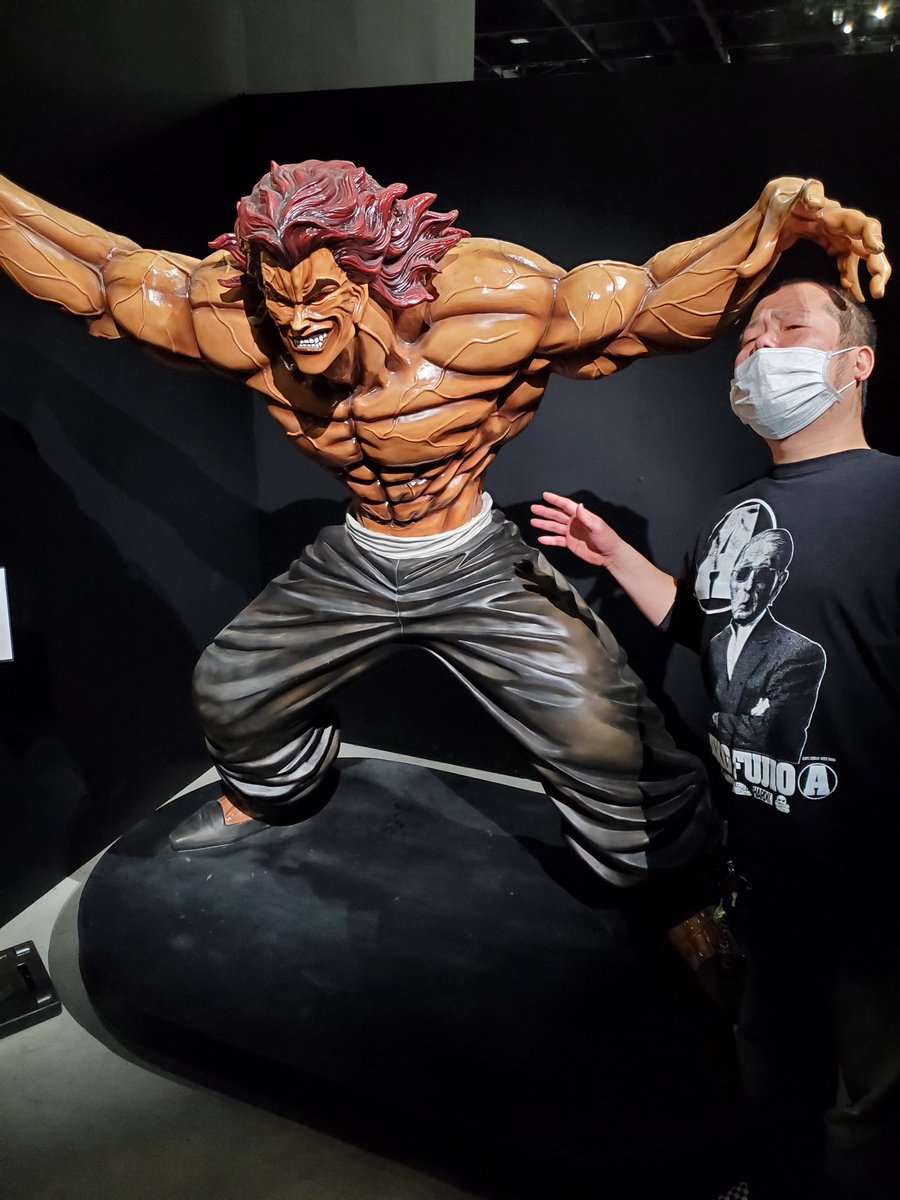 先日「刃牙展ッ!」に行ってまいりました‼️
想像以上に面白く、沢山の刺激をいただき、僕の胸にメラメラと創作の炎が灯ったのを確かに感じました😁🔥
胸に灯ったこの小さな炎を消さないように頑張ります😆💨
追伸
会場付近の喫煙所で財布を拾ったんだけどちゃんと交番に届けました✨
俺エライ😆✨