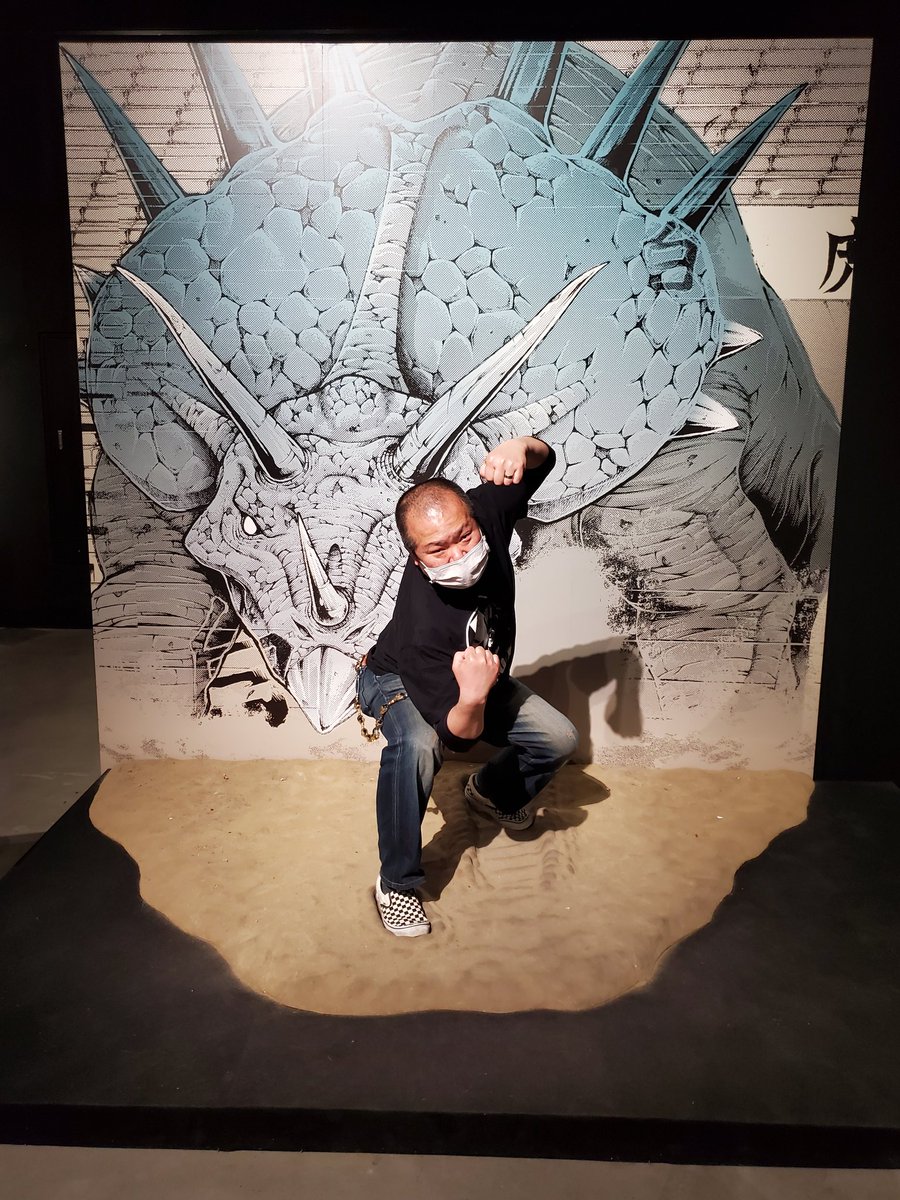 先日「刃牙展ッ!」に行ってまいりました‼️
想像以上に面白く、沢山の刺激をいただき、僕の胸にメラメラと創作の炎が灯ったのを確かに感じました😁🔥
胸に灯ったこの小さな炎を消さないように頑張ります😆💨
追伸
会場付近の喫煙所で財布を拾ったんだけどちゃんと交番に届けました✨
俺エライ😆✨