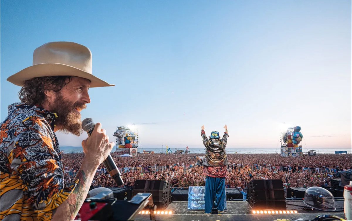 Veragency's tweet photo. Sta per tornare la festa più bella dell'Estate. 
🏖 JovaBeachParty 26-27 agosto, Flava Beach Castel Volturno (CE). 
🎫 Biglietti disponibili su https://t.co/6ycIsd1GN7
#jovabeachparty #jovabeachparty2022 https://t.co/BBWyxsZg7T