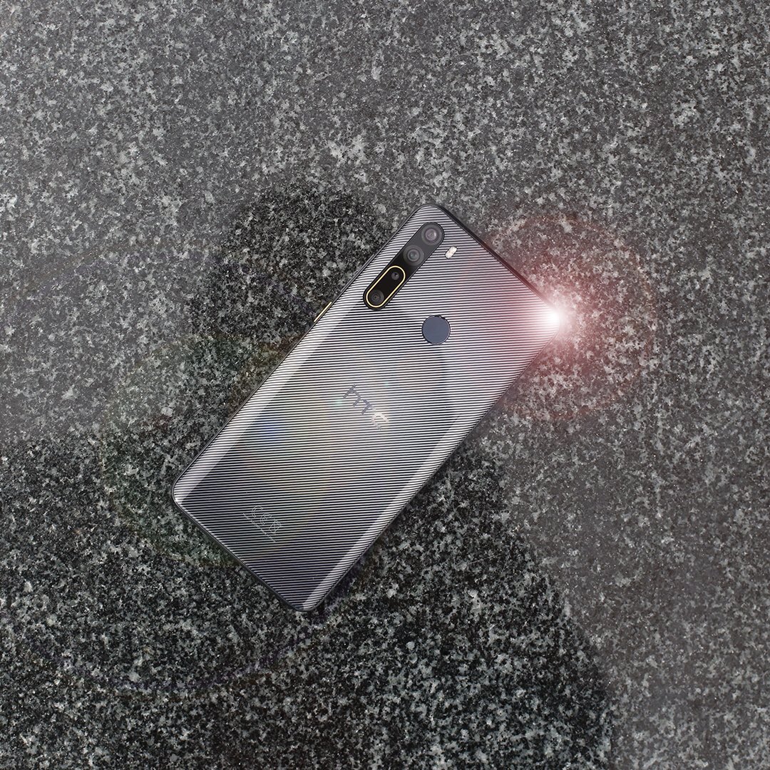 HTC_TR's tweet photo. HTC Desire 20 Pro efsanevi endüstriyel tasarımıyla, sadeliğin ve zarafetin güzelliğini geri getiriyor. Göz alıcı degrade desen tasarımı her dokunuşta müthiş bir his yaratır.
#HTC #Desire20Pro #degrade #tasarım https://t.co/KC6cH7NxRp
