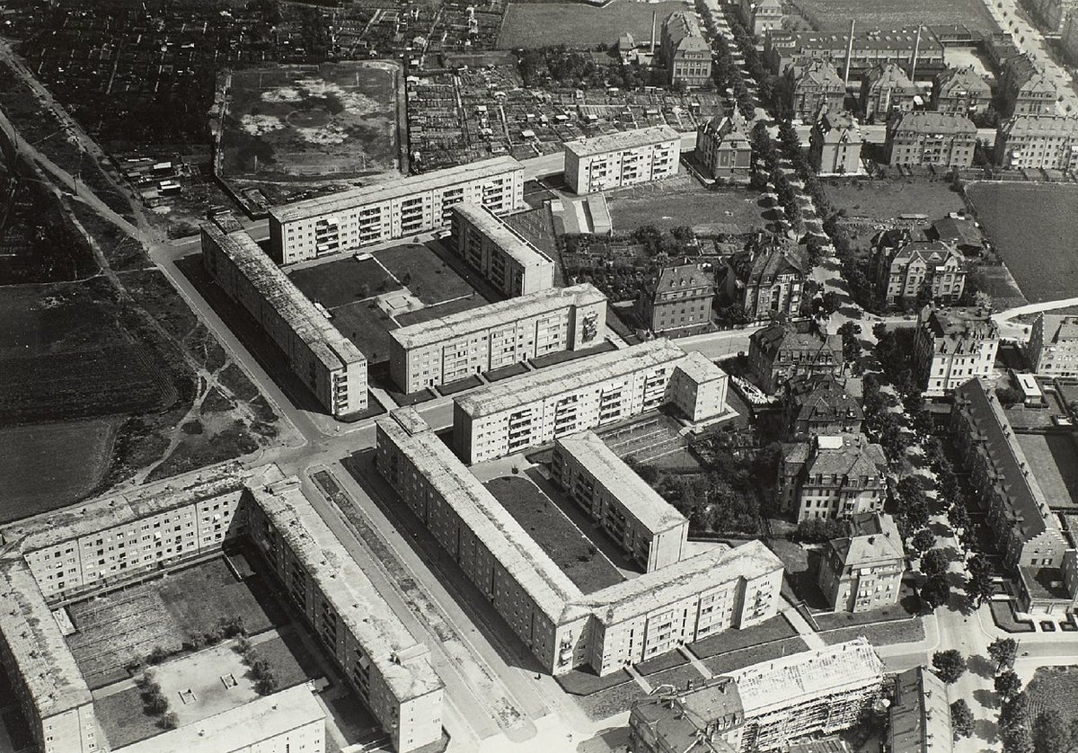 AlexGatti11's tweet photo. #Dresden #Gruna #Google #maps #Luftaufnahme 1928 vs. heute https://t.co/cxHDbNlBDc