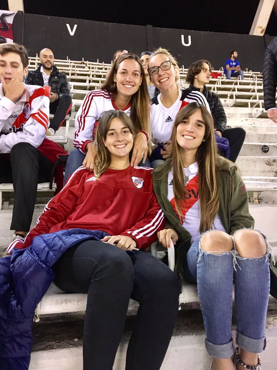 Torrillocata's tweet photo. Noches de copa 🏆🐔

#FotoMonumental  

@JulitaTorrillo 
@Adetorrillo 
@SOLTORILO 
@RiverPlate https://t.co/GSERJgdbwt