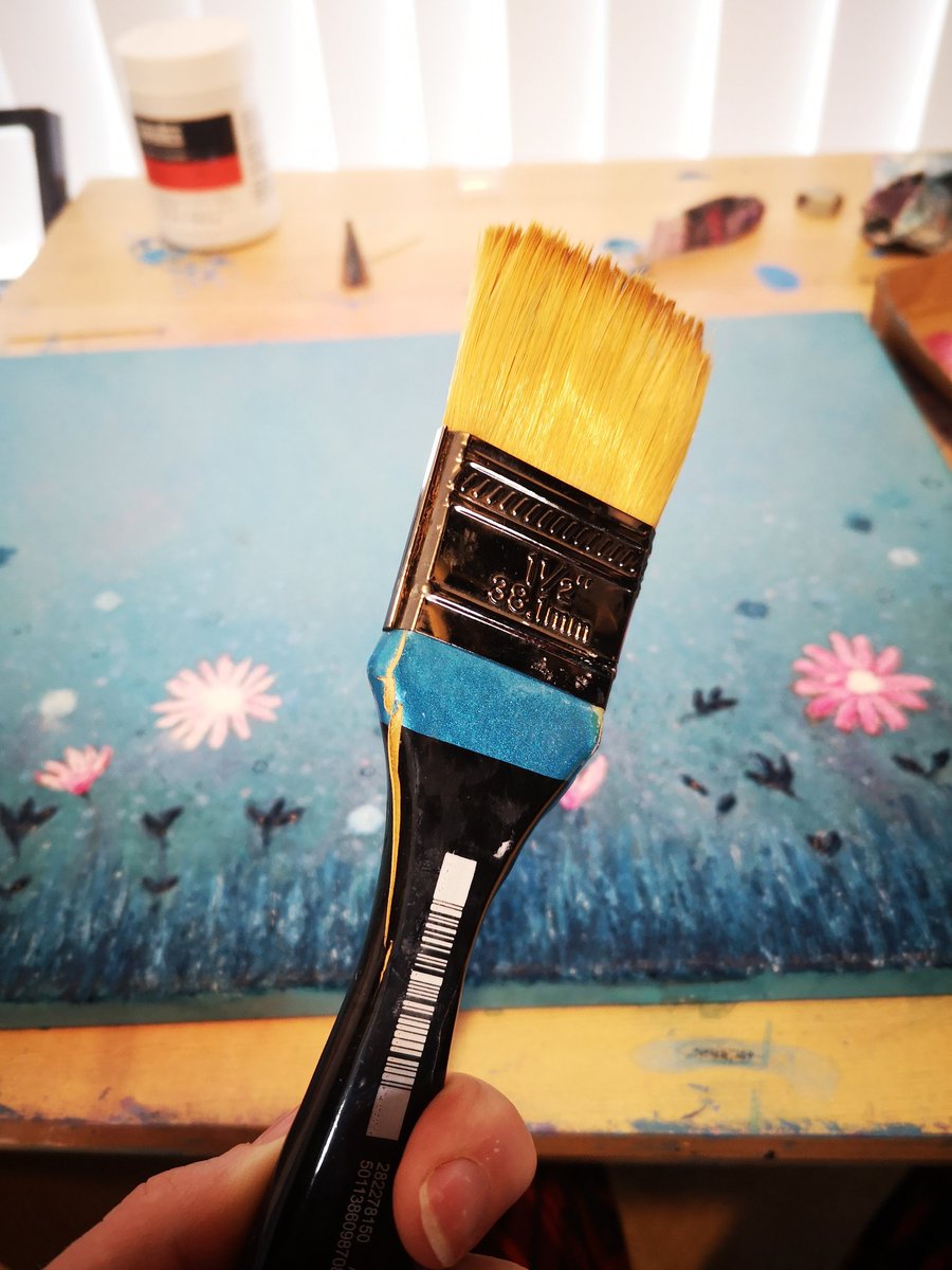 ghughesart's tweet photo. Cracked my paintbrush on both sides 😭

I'm still going to hoard it for at least another 10 years!

#paintbrush #art #artist #ArtistOnTwitter #brokentools #ThursdayThoughts #Creative https://t.co/wEjxeZ3CaD