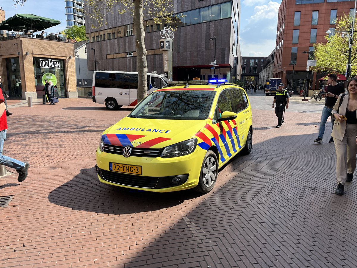 ec_callaghan's tweet photo. A steel girder has just fallen from a demolition site onto a queue of Leicester City fans waiting for tickets in Eindhoven.

Amazingly only one person injured.

#lcfc #LEIPSV #psv #eindhoven https://t.co/CTy1Dc6adt