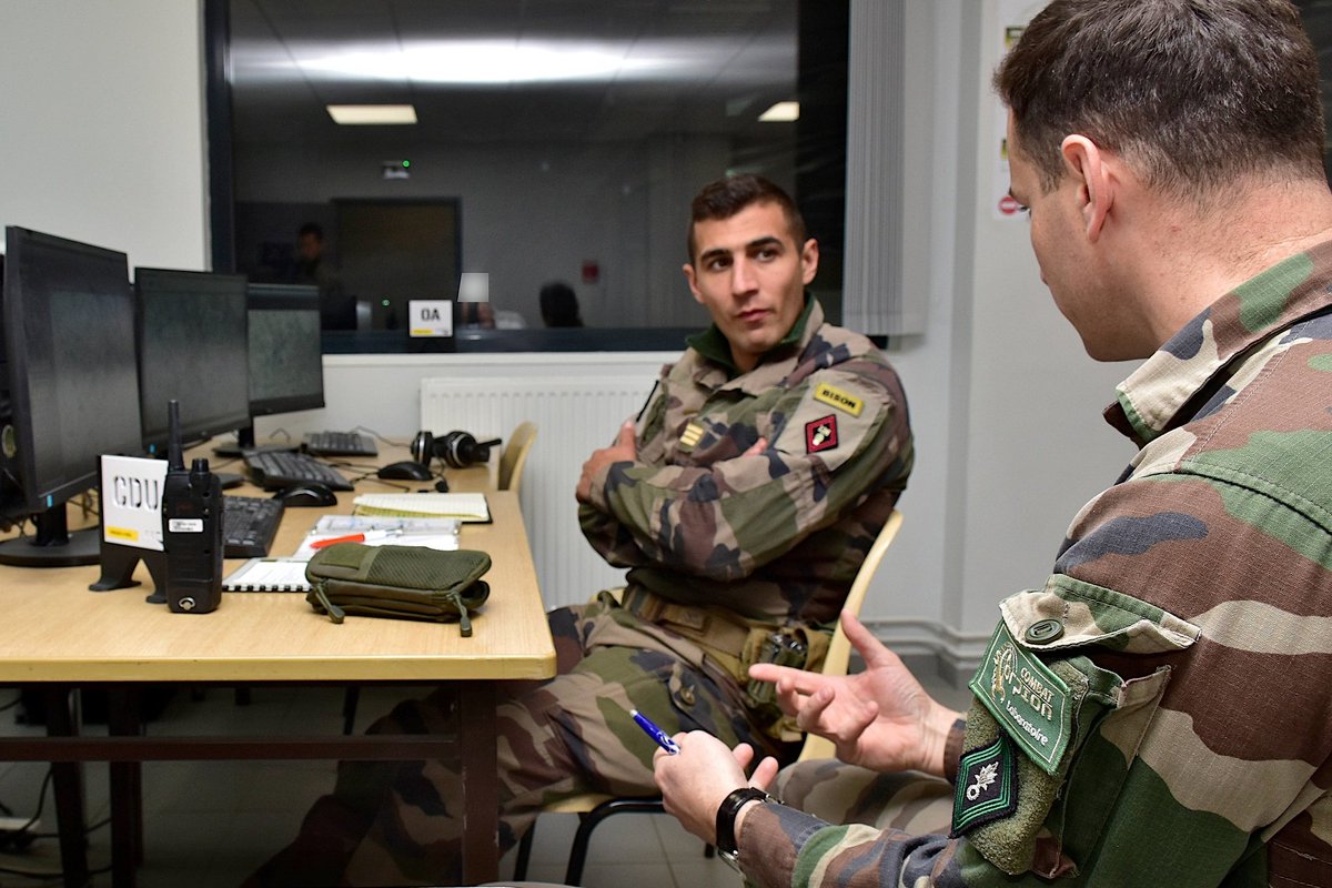 COM_ECIA's tweet photo. [#SCORPIONXII] Conformément à sa mission de diffusion de la doctrine #SCORPION, la #DEPCIA facilite la transformation des #forcesterrestres, et met au profit du #126RI, la 1re session d'appropriation SCORPION (SAS) de combat en zone urbaine. Prochain rdv avec 126RI : SCORPIONXII. https://t.co/9K9roowLA0