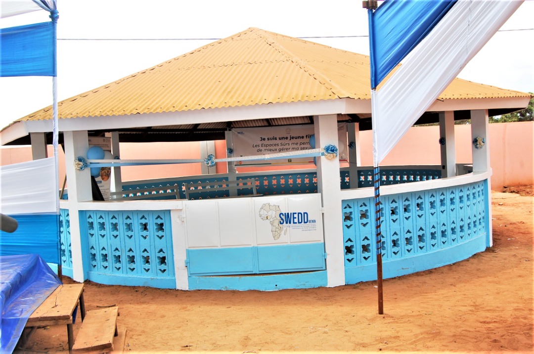 unfpa_benin's tweet photo. La ville de #Pobè dans le Plateau 🇧🇯 a accueilli le lancement des "Espaces Sûrs" pour renforcer l'autonomisation des femmes et filles dans le cadre du projet SWEDD @BeninProjet, avec l'appui de @Pop_Council, #Promundo et @unfpa_benin https://t.co/0GI03F1Dq5
