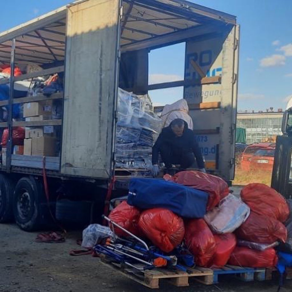 SOS Montpellier Ukraine a expédié vendredi 8 avril 2022 un nouveau convoi (N°4) contenant des dons pour l’Ukraine ! Norte second convoi avec eux, et pour lequel <a href="/ensembleukraine/">Ensemble Ukraine</a> a financé la logistique grâce à vos dons 🙏