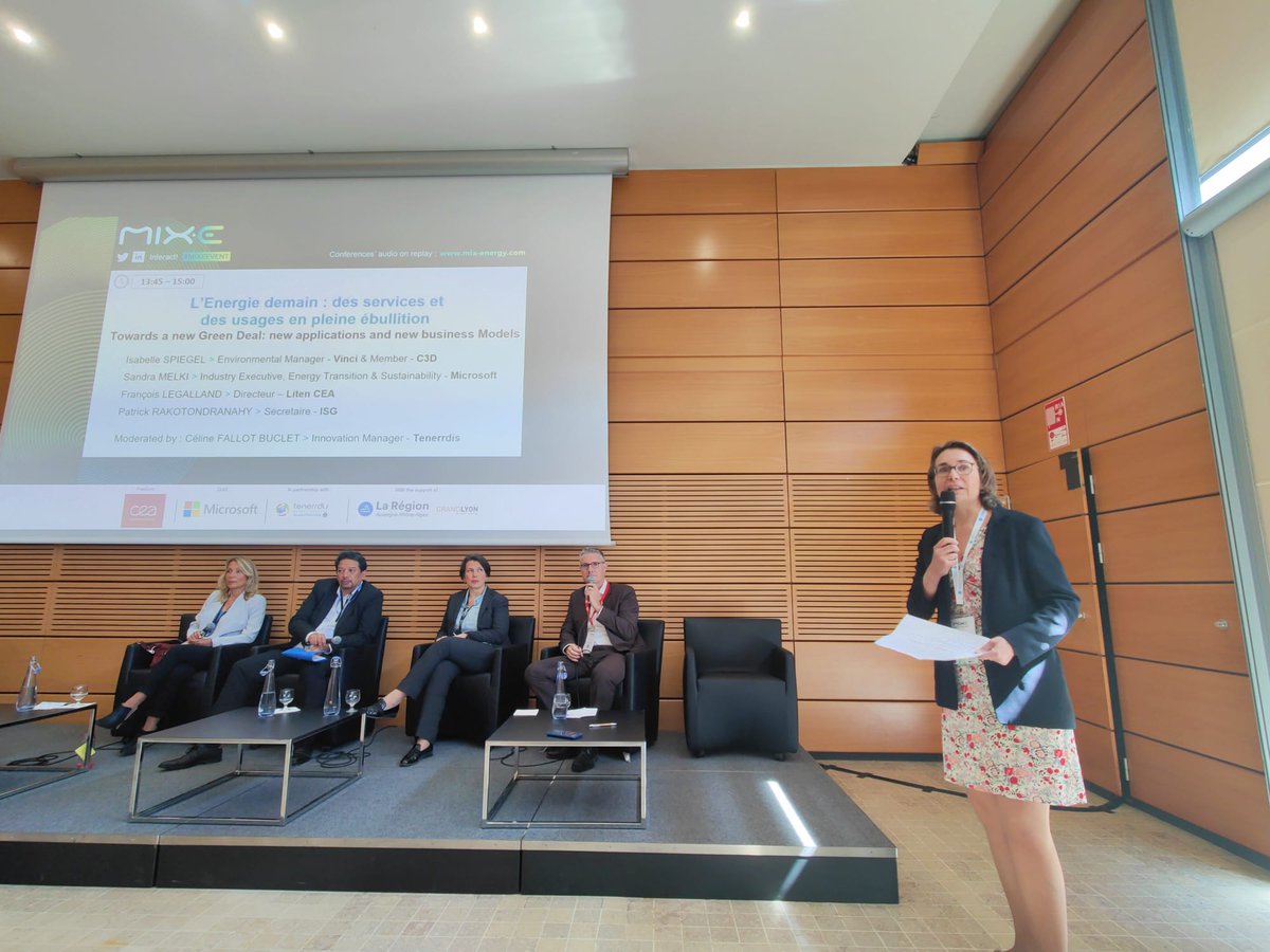 MIXE_event's tweet photo. ⚡️ En salon Pasteur, C. Fallot Buclet introduit la plénière dédiée à l'énergie de demain avec @IsaSpiegel, @rakotondranahy, F. Legalland &amp; @sandra_melki !

#MIXEEVENT 
#transitionénergétique #énergie https://t.co/uIIURIWw2r
