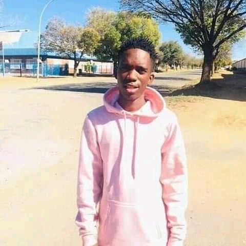 AMOGELA_FLEEZY's tweet photo. HELLO WORLD https://t.co/eXQ9Ma1rP1