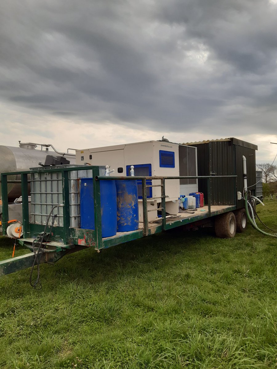 Amazing visit to <a href="/chedgeyo/">oliver chedgey</a>'s roaming #dairy. Really feeling the spell of <a href="/NuffieldFarming/">Nuffield Farming</a>, expanding my mind about what is possible, after seeing a first gen #farmer running a thriving dairy business, with little capital or prior dairying expertise😲 #whatbarriers