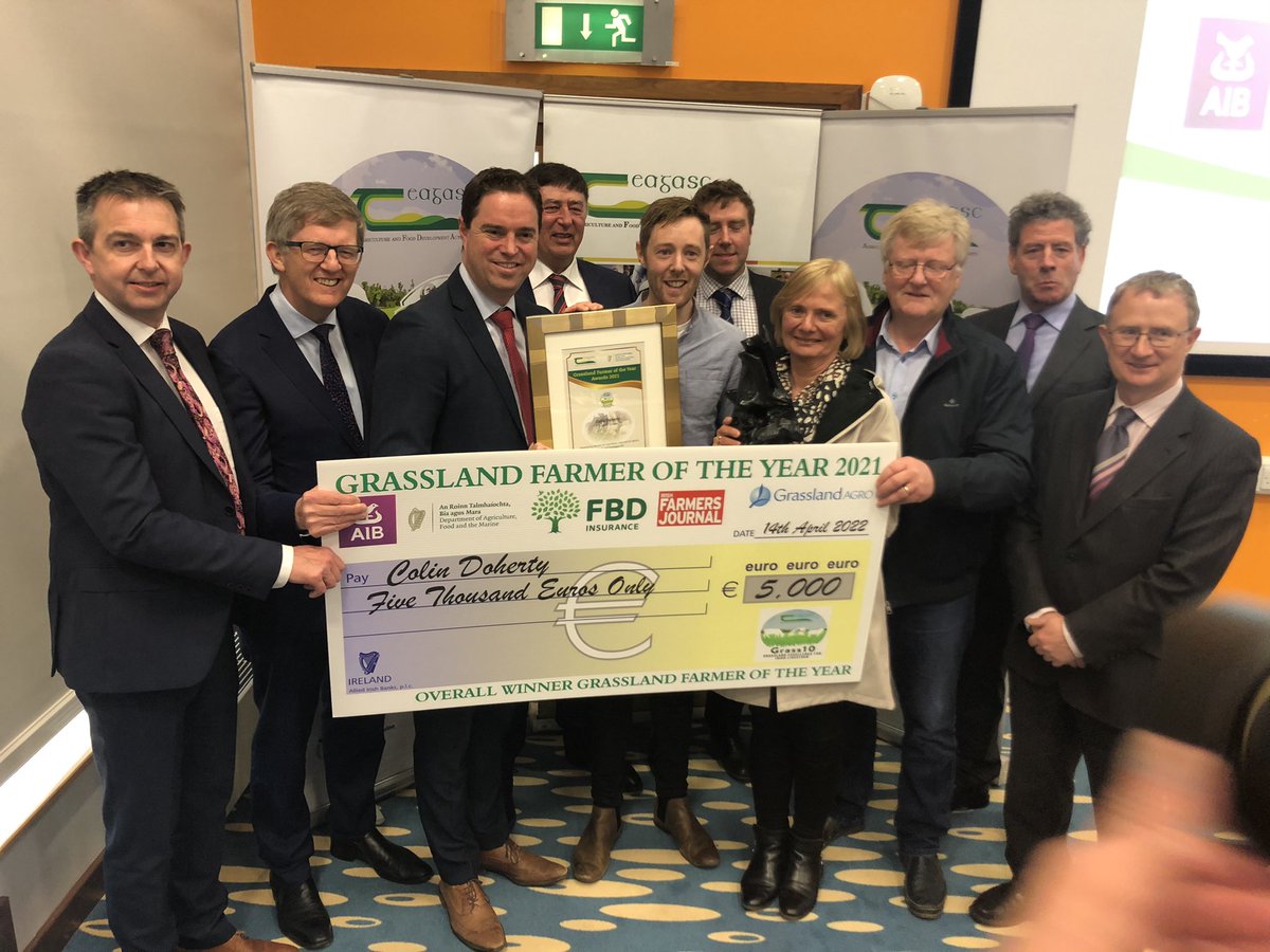 Congratulations to Colin Doherty from Adare, Co Limerick who is the Overall Winner of the Grassland Farmer of the Year 2021 👏👏👏 <a href="/TeagascGrass10/">TeagascGrass10</a> <a href="/colindgraigue/">Colin Doherty</a>