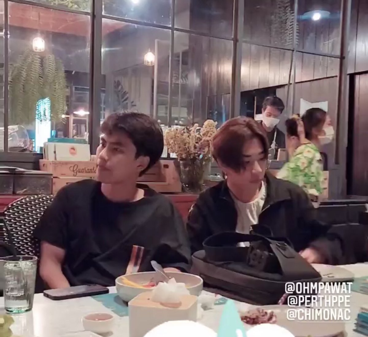 Tipfy07977264's tweet photo. เลี้ยงรับน้องเข้าเจ็มหรือเปล่าคะพี่โอม ดูน้องติดพี่โอมมากๆเลย
#Perthpee
#ohmpawat https://t.co/80rgoVTJhx